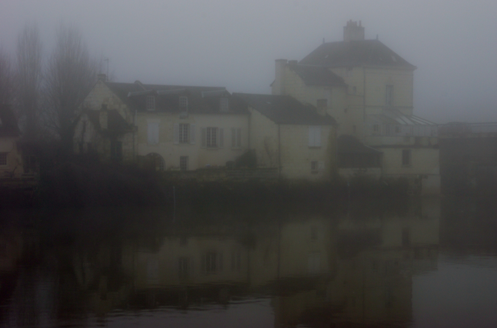 CHINON DANS LA BRUME HIVERNALE 3