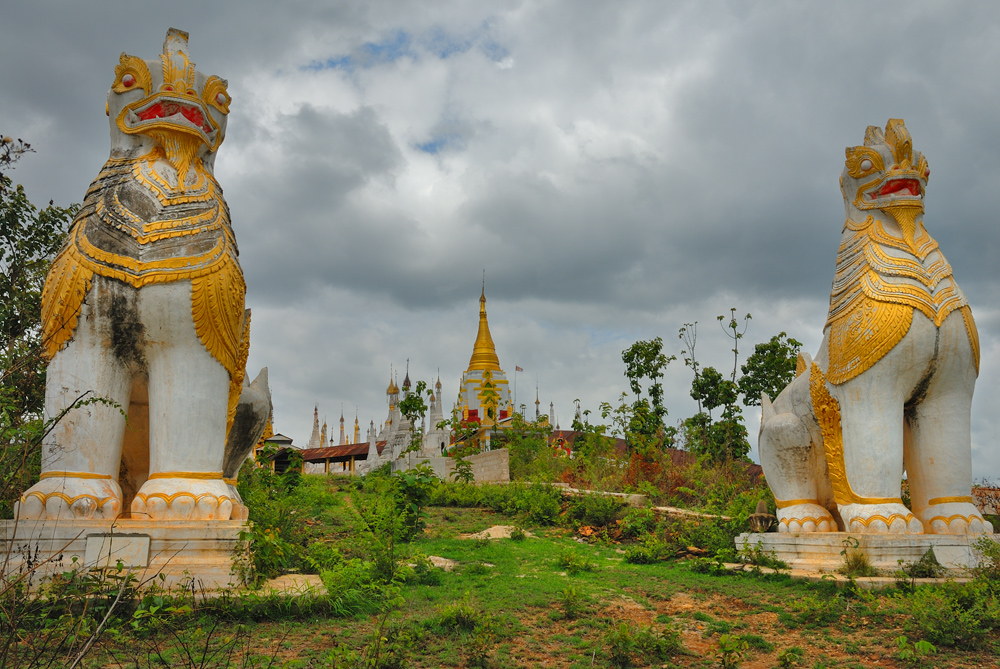 Chinthes temple guardians in Thaung Tho at the Inle lake