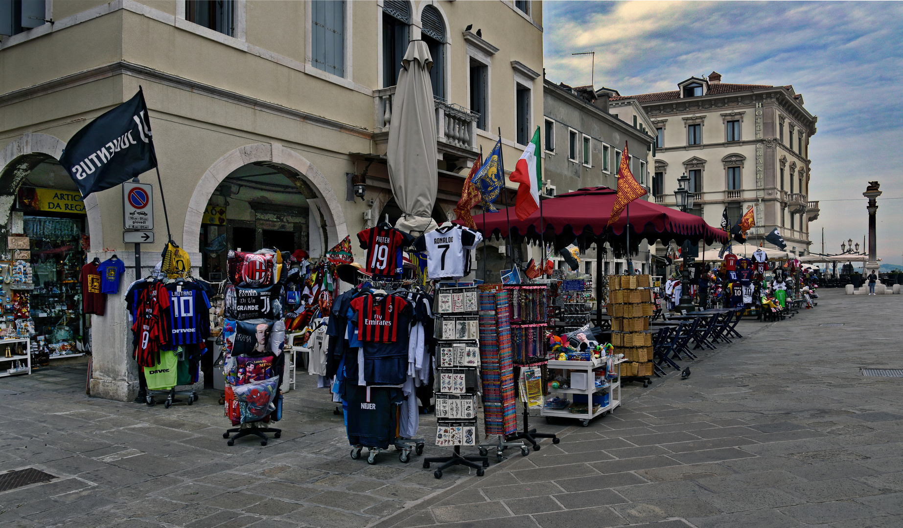 CHIOGGIA  - Markttag auf der Corso del Popolo 