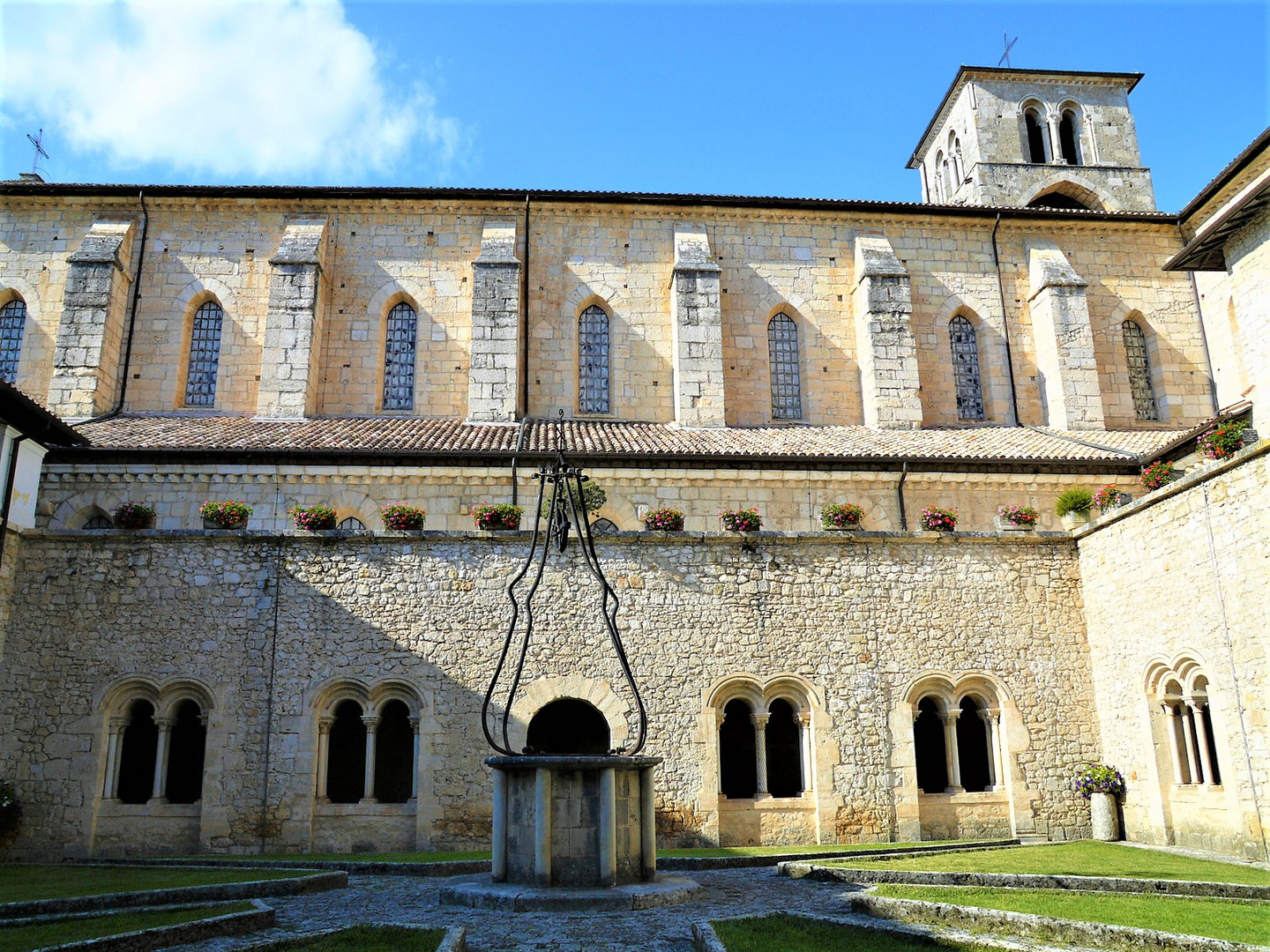 CHIOSTRO ABBAZIA CASAMARI