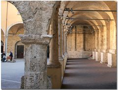 Chiostro Maggiore. Ascoli Piceno.