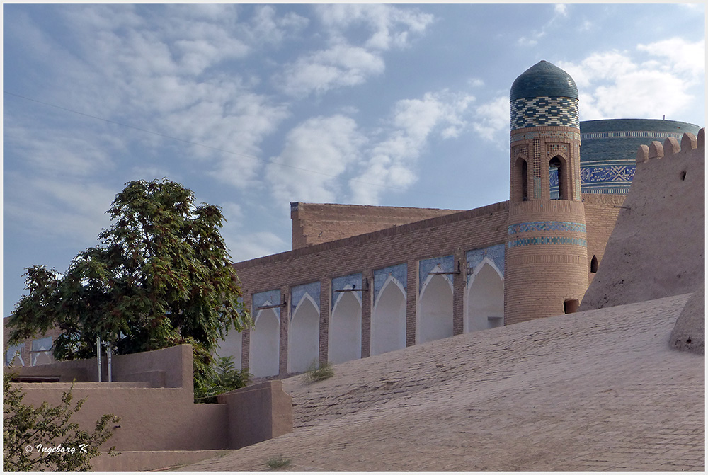 Chiva Stadtmauer mit Medrese