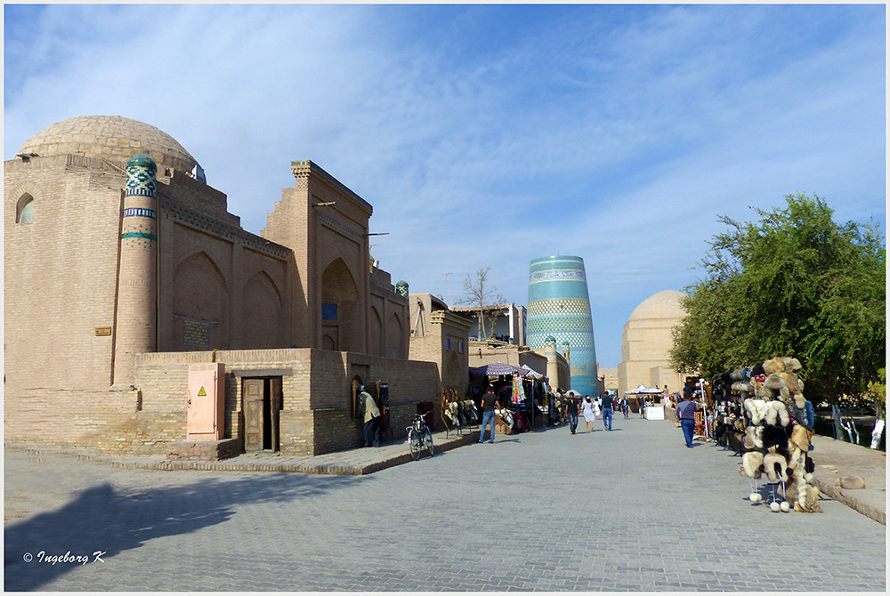 Chiva - Straßenbild vor der Amin chan-Medrese