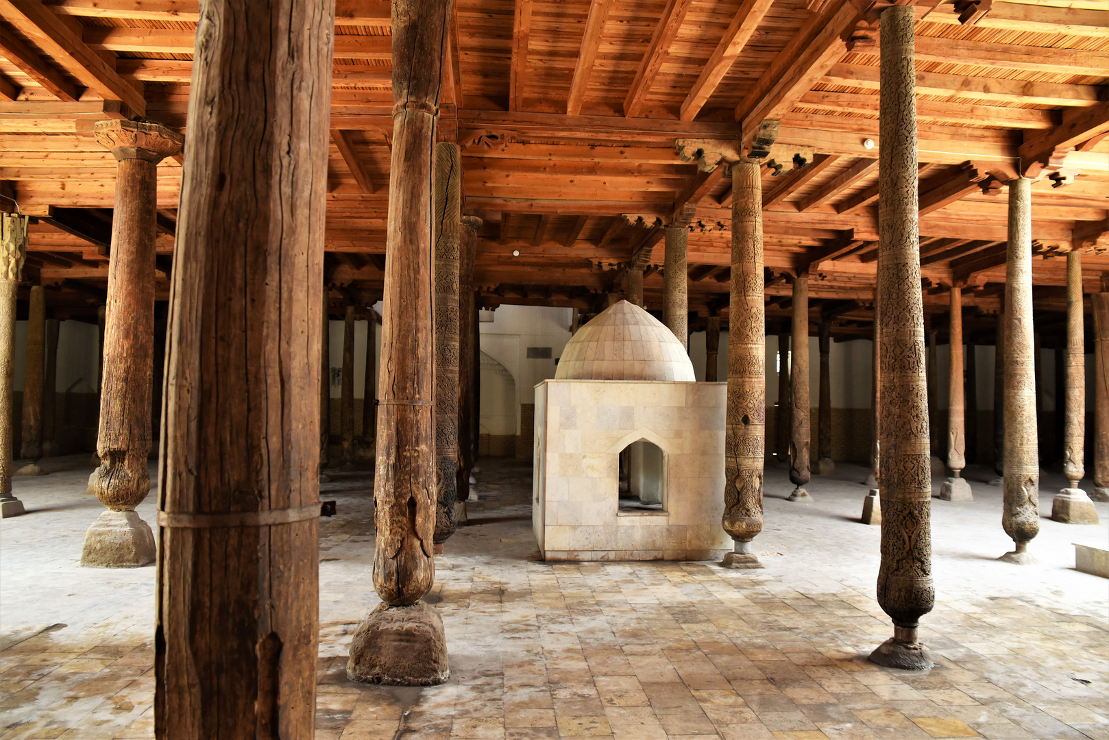 Chiwa - die uralten Holzsäulen der Juma-Moschee