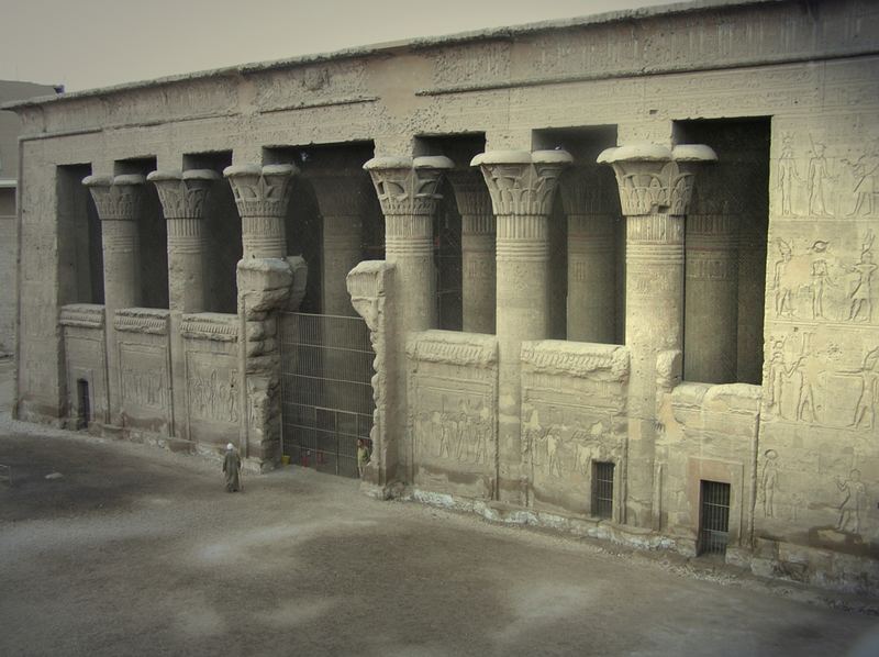 CHNUM-Tempel in ESNA