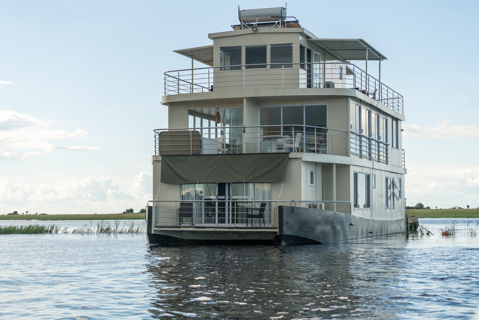 Chobe Princess - Unten unsere Kabine - Füsse im Wasser