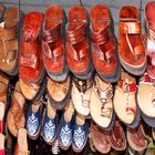 Choix de babouches et sandales marocaines