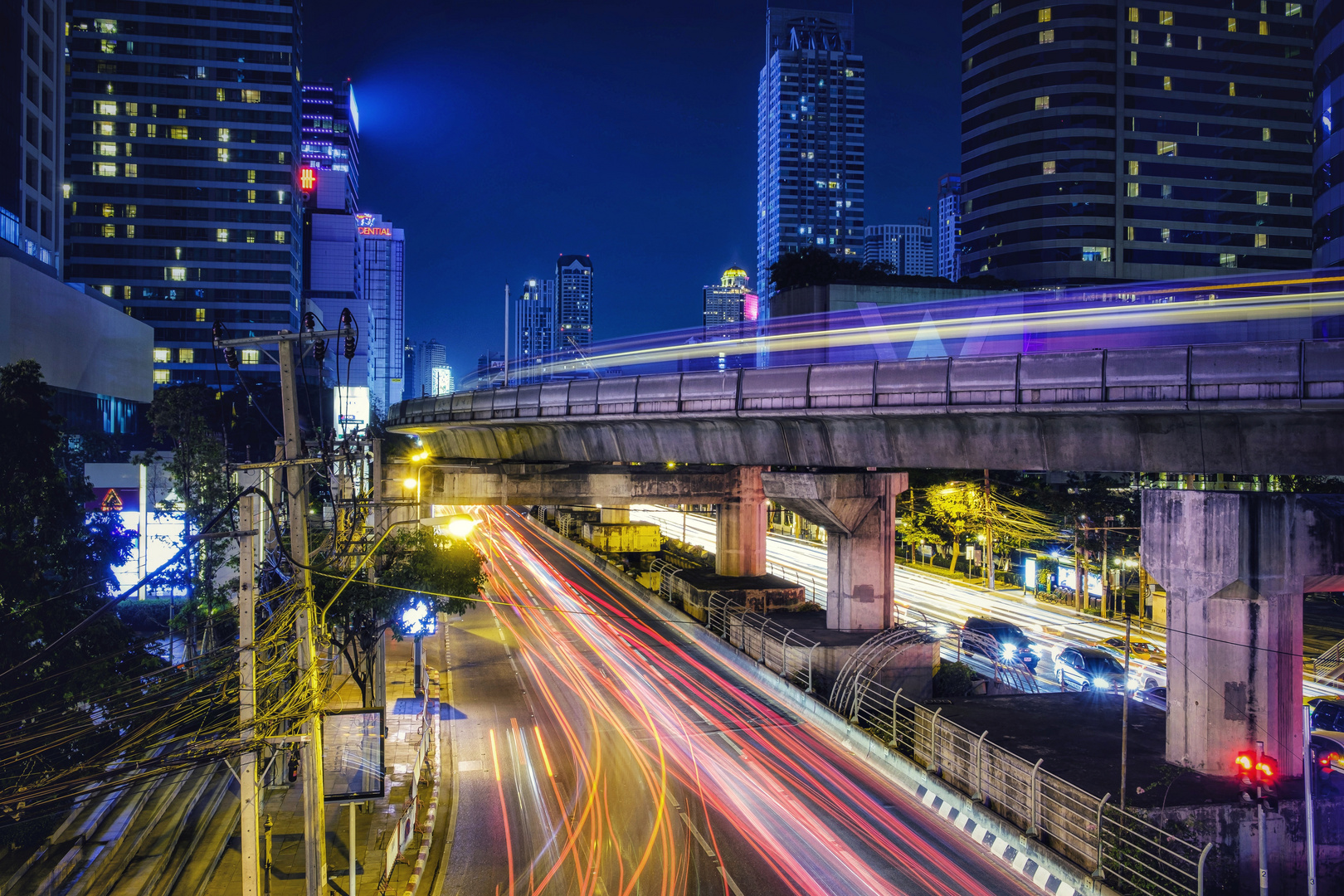 Chong Nonsi BTS Station, Bangkok Foto & Bild city, night, world Bilder auf