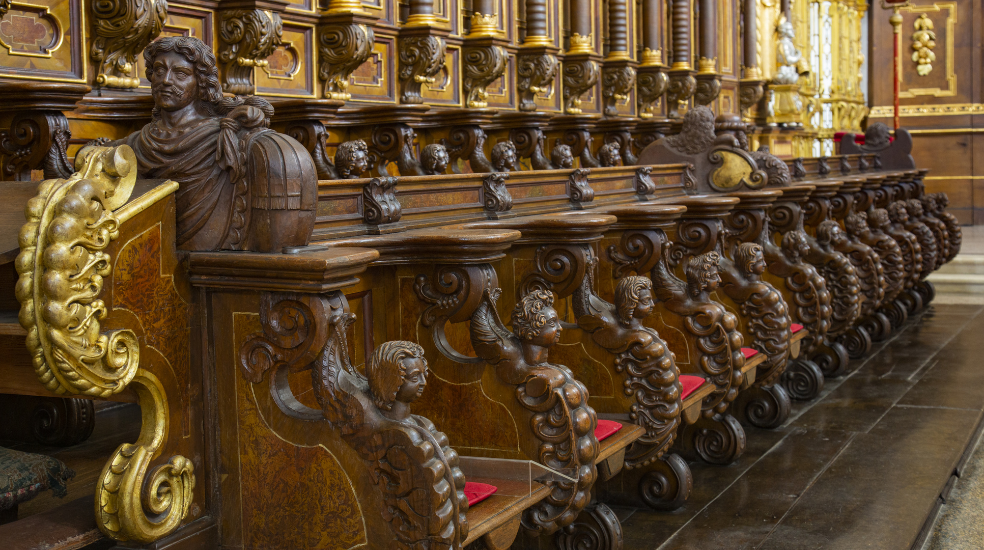 Chorgestühl im Kloster Marchtal (links)