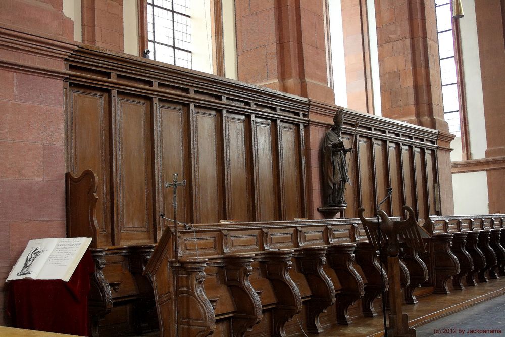 Chorgestühl in der Abtei Himmerod / Das Zisterzienser-Kloster im Salmtal / Eifel