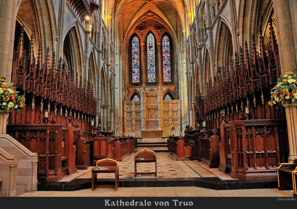 Chorgestühl und Altar in der Kathedrale vonTruro / England