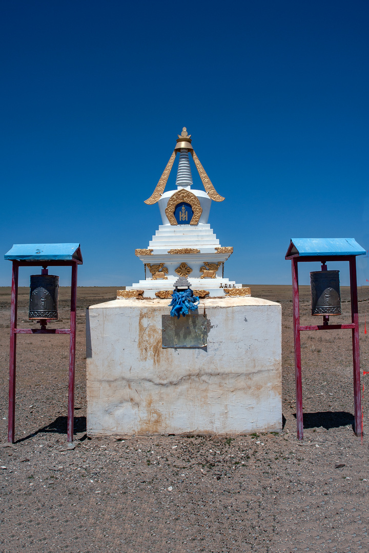 Chorten in the middle of the desert