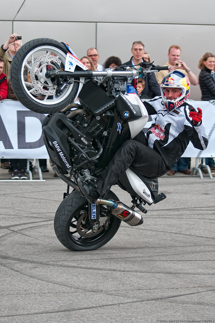 Chris Pfeiffer tanzt mit seiner F800R