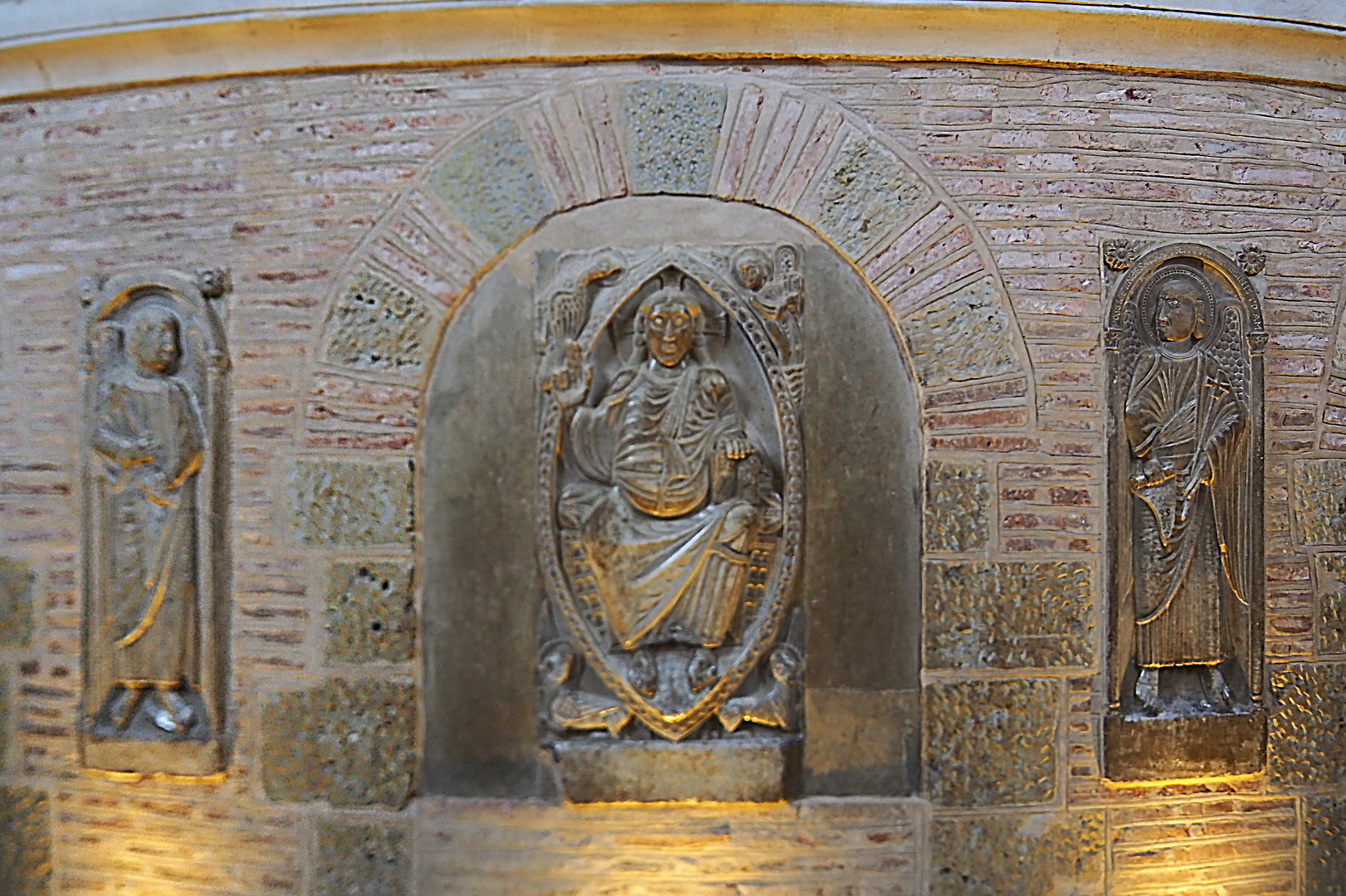 Christ en majesté avec un chérubin et un séraphin