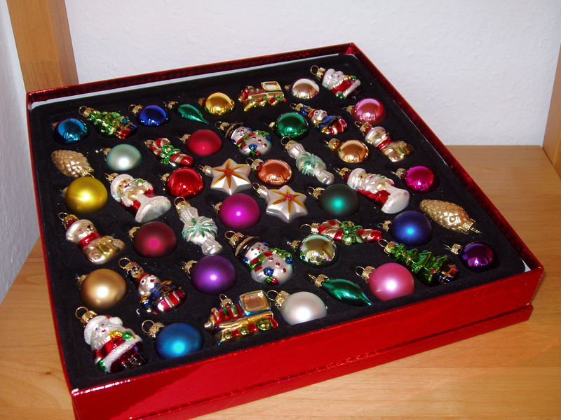 christbaumkugeln warten auf .........