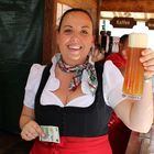 Christiane im prallen Dirndl