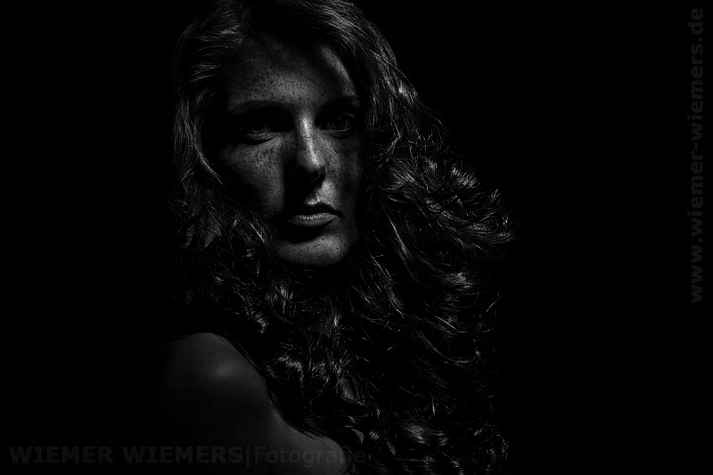 Christin, fotografiert mit Hensel Expert Pro Plus und Hensel Beauty Dish von Nils Wiemer Wiemers