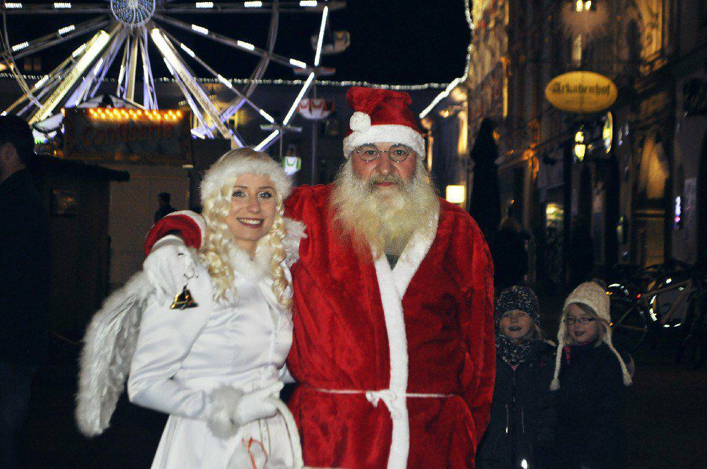 christkind und weihnachtsmann aus leoben wünscht euch allen ein friedvolles fest 1