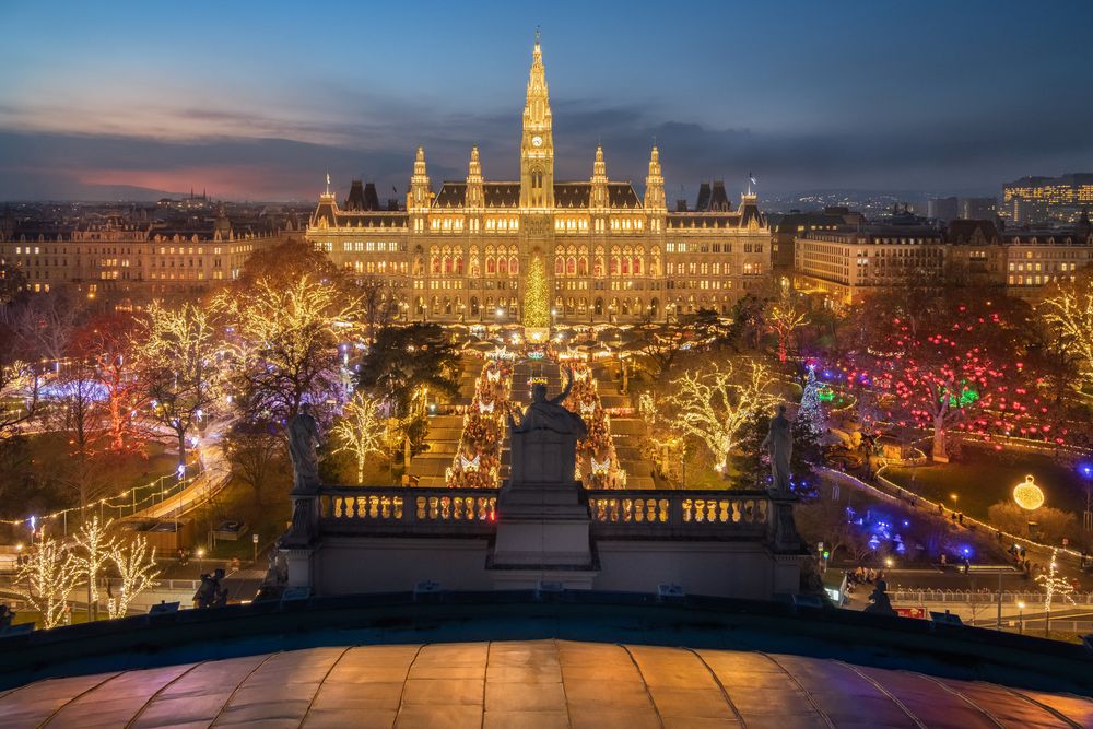 Christkindlmarkt 2024 Wien Bridge Amber Emelita