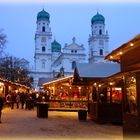 Christkindlmarkt vor dem Stephansdom in Passau