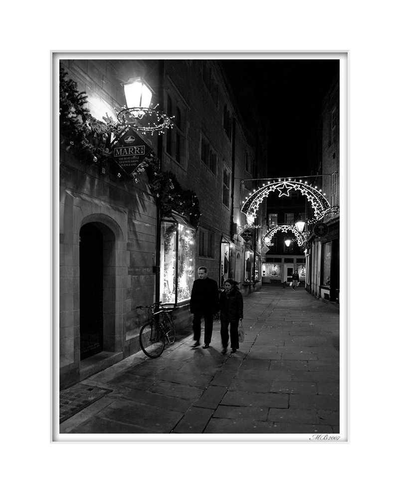Christmas alleyway at night (II)