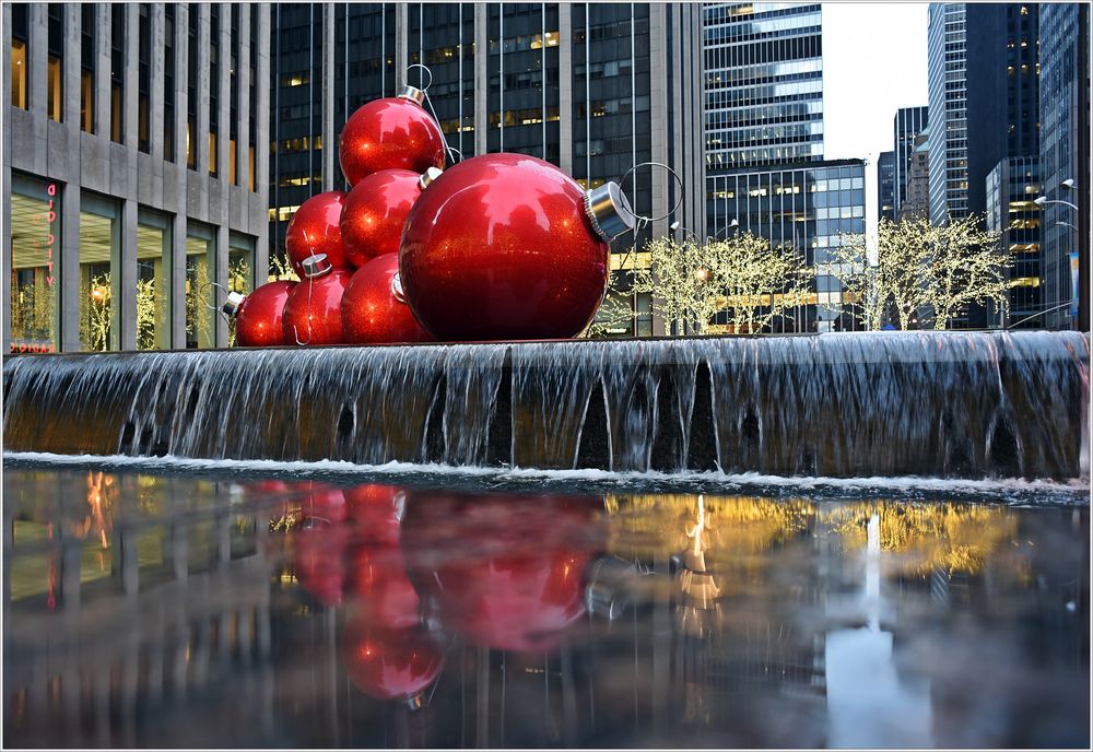 Christmas Ball Fountain New York