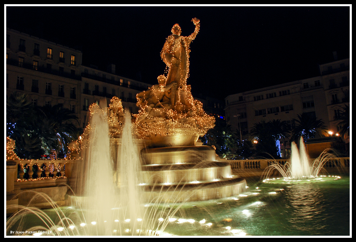 Christmas Liberté by night