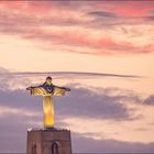 Christo Rei vor himmlisch leuchtendem Abendhimmel