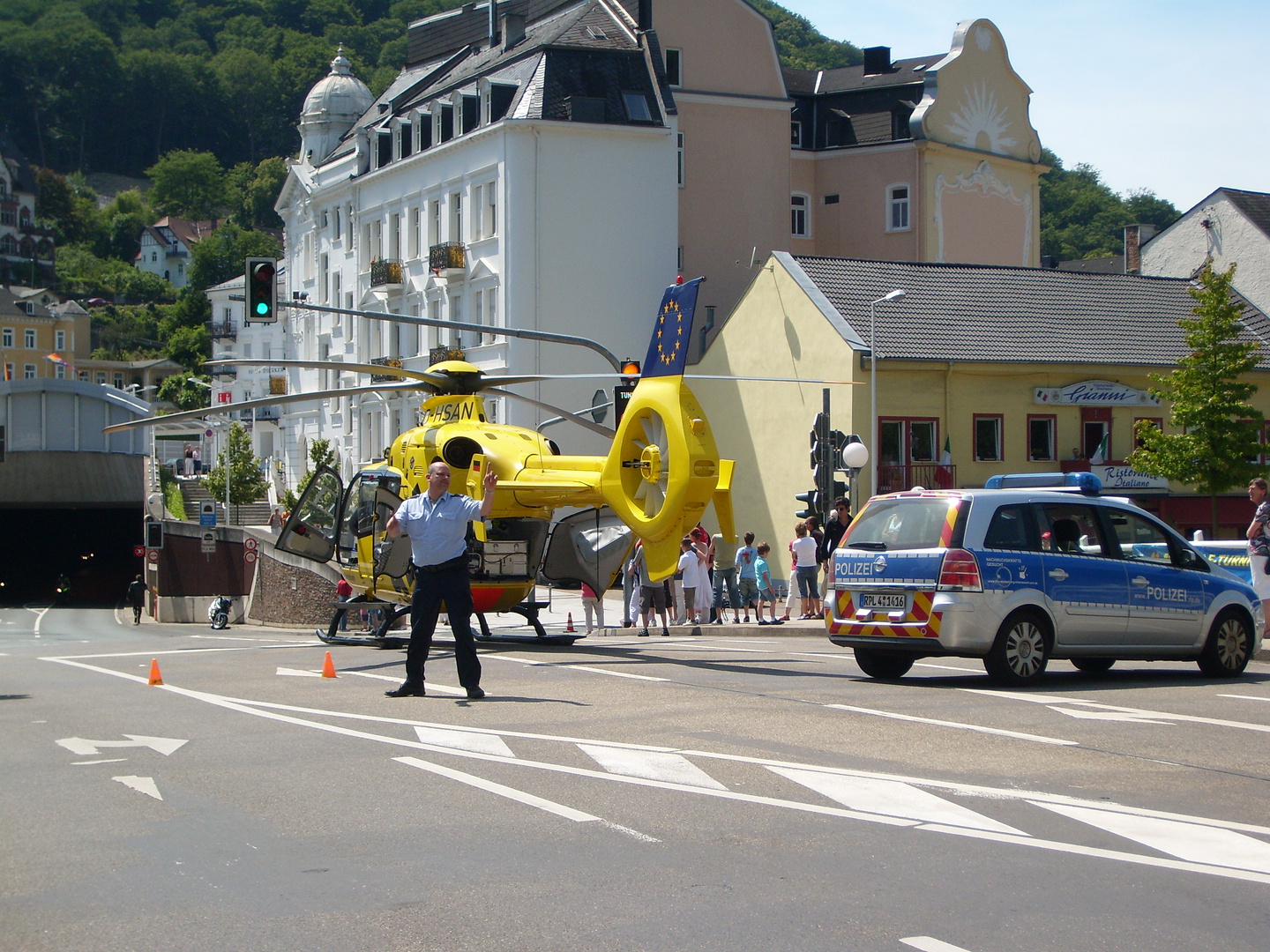 Christoph 23 auf der Brücke