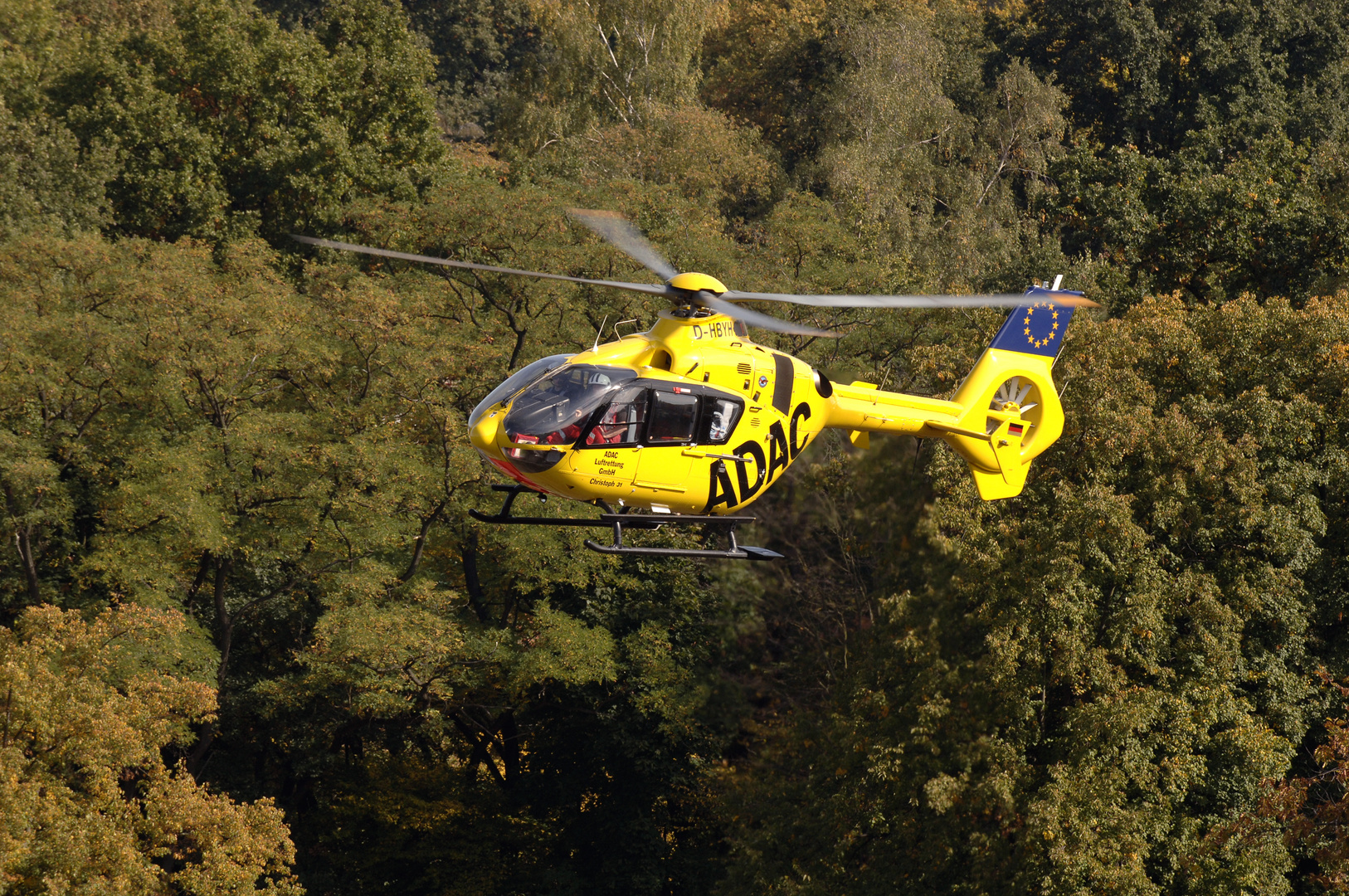 Christoph 31 ( Berlin ) im Anflug auf die Einsatzstelle in Berlin Charlottenburg!