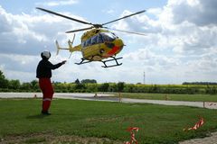 Christoph 77 im Landeanflug zum Tankstop beim Christoph 32