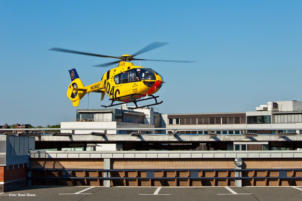 Christoph Europa 2 beim Start am Krankenhaus in Osnabrück