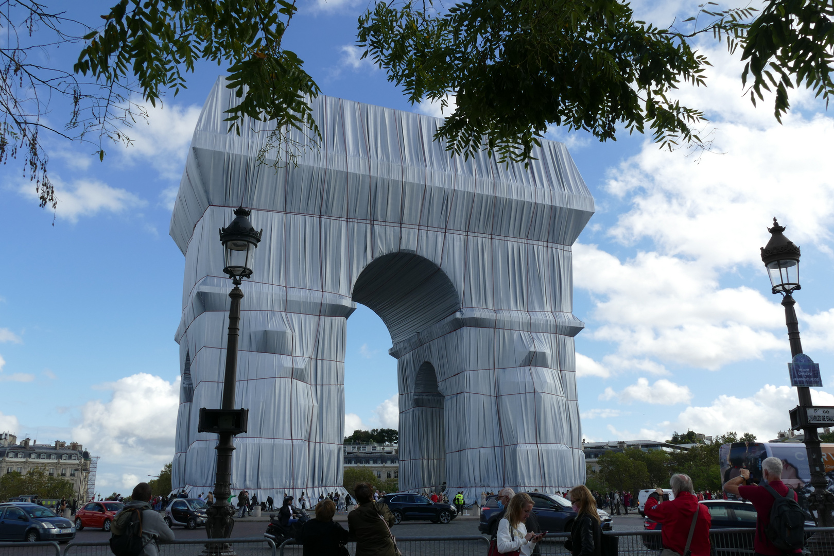 Christos Arc de Triomphe 1