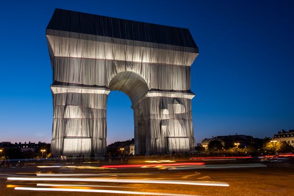 Christos Arc de Triomphe