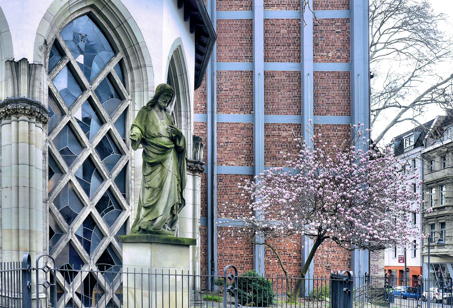 Christus und der Magnolienbaum