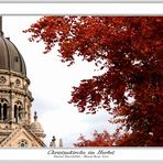 Christuskirche im Herbst