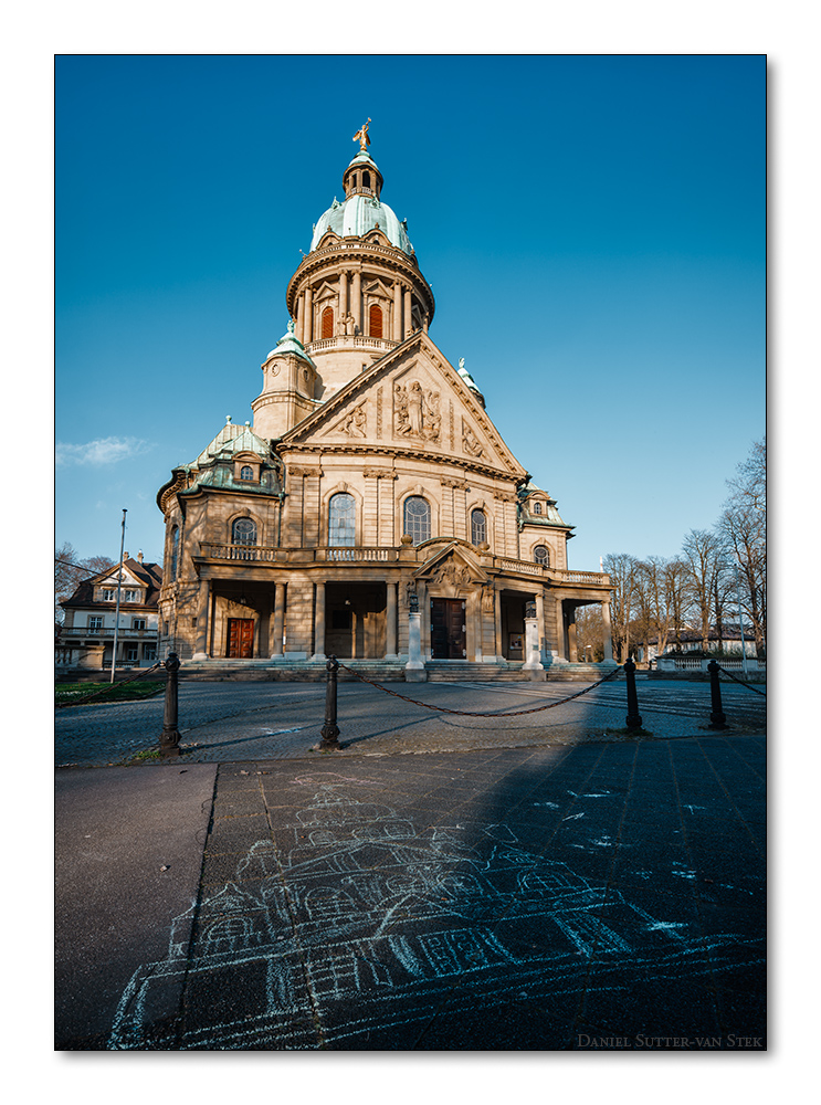 Christuskirche Mannheim mit Bauplan