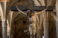 Christusstatue im Chor des Mosteiro dos Jeronimos