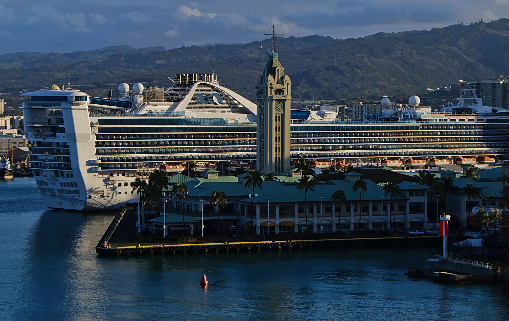 Chrouise - Centre -of Honolulu - Motiv vom Weltenbummler