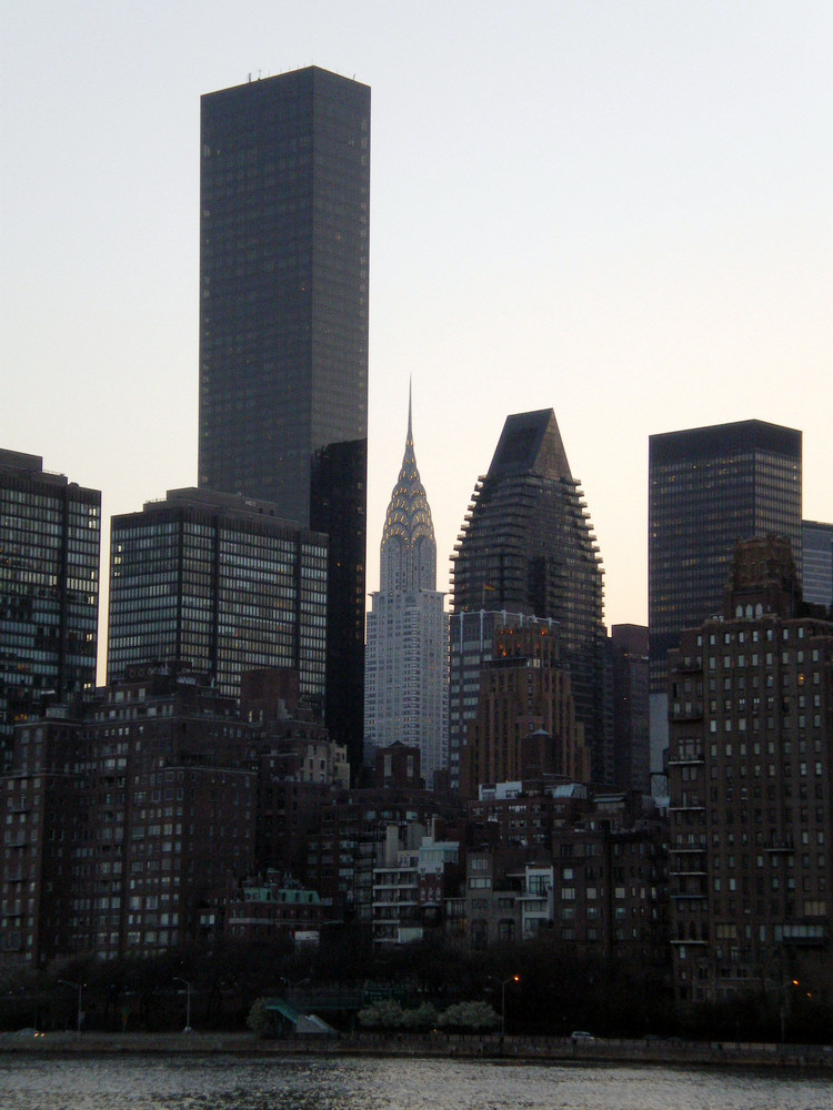 >> Chrysler Building 