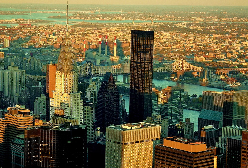 Chrysler Building  & Queensboro Bridge behind)