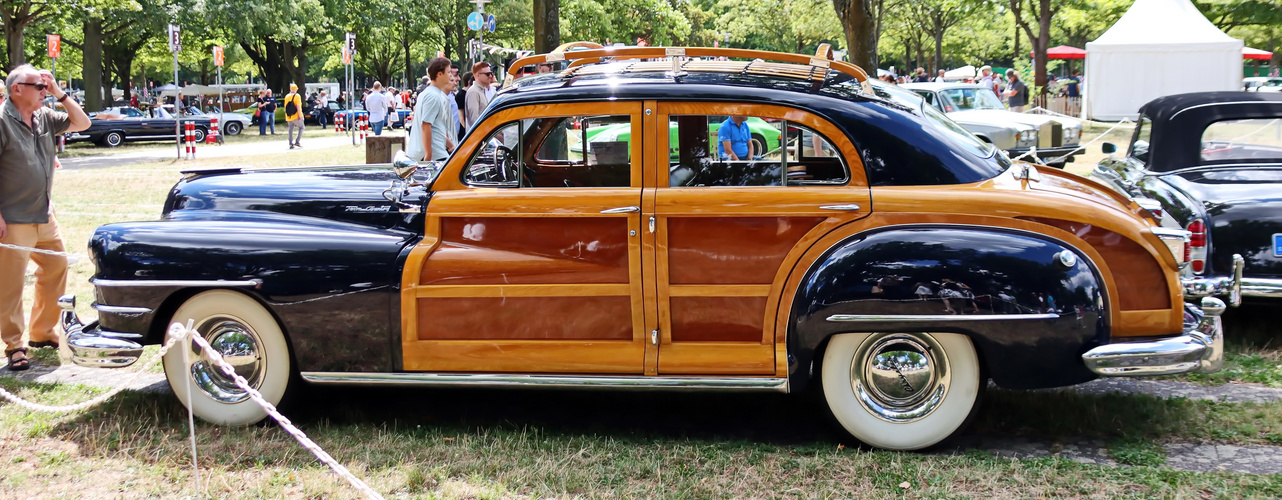 Chrysler Town & Country Woody