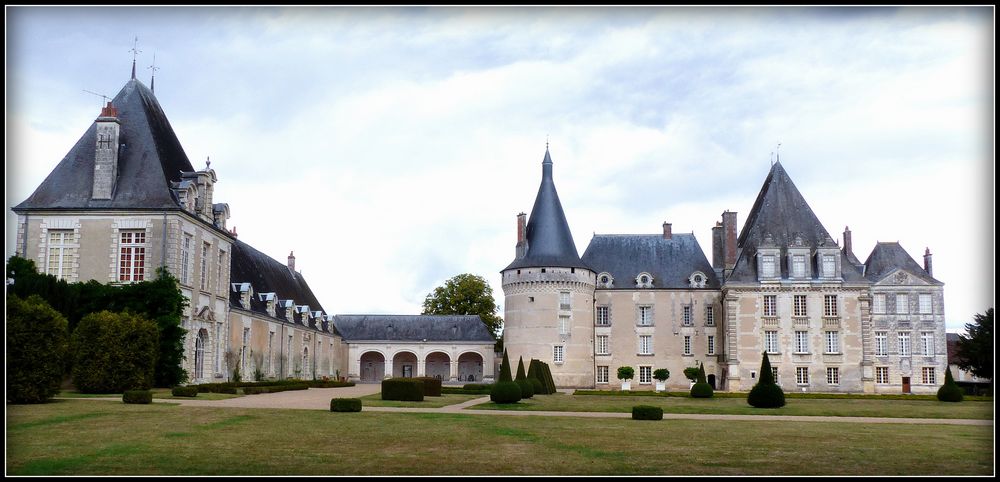 CHATEAU - dAZAY -le-FERRON - 1