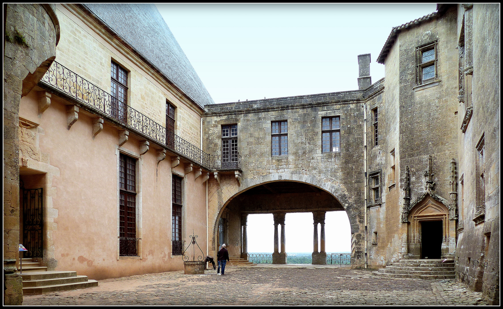 CHÂTEAU - de - BIRON - 10 - 