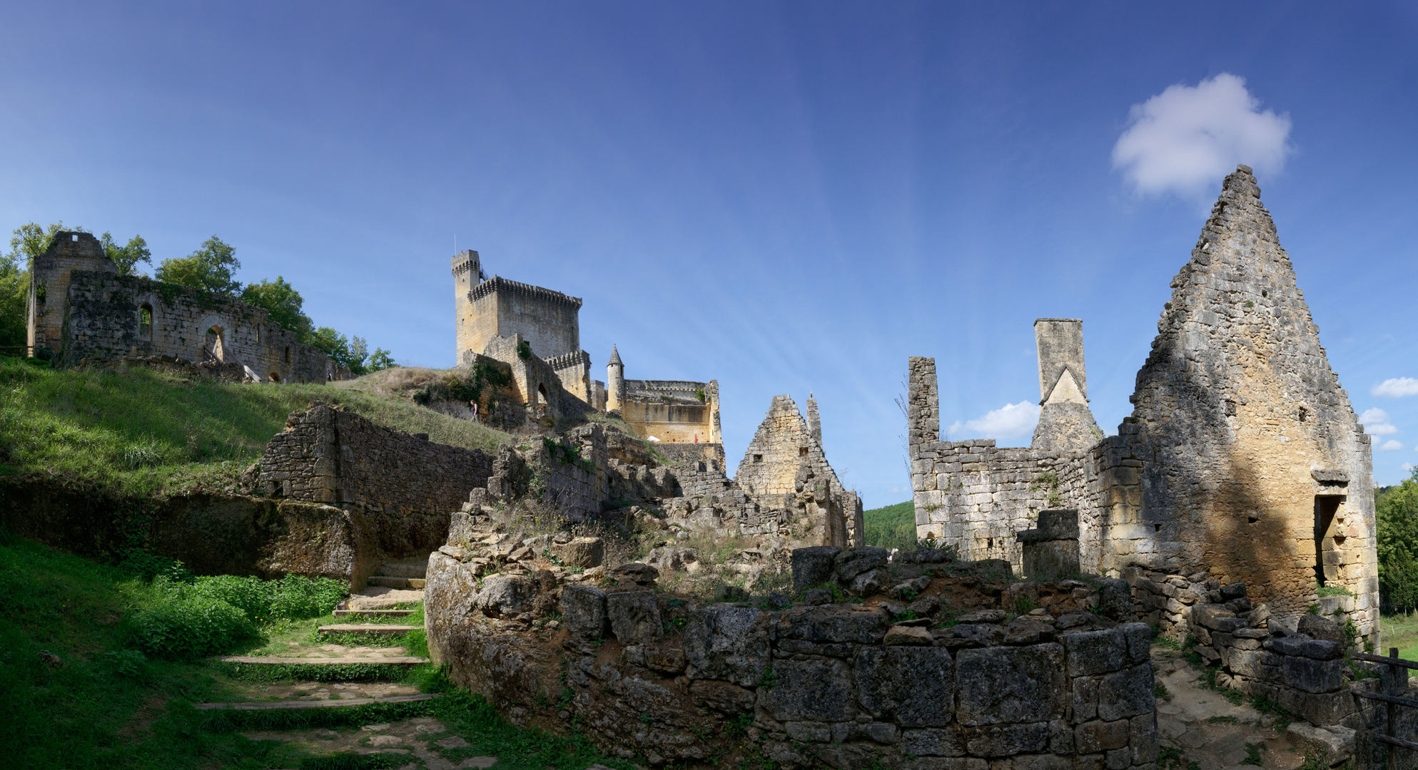 Château de Commarque Panorama