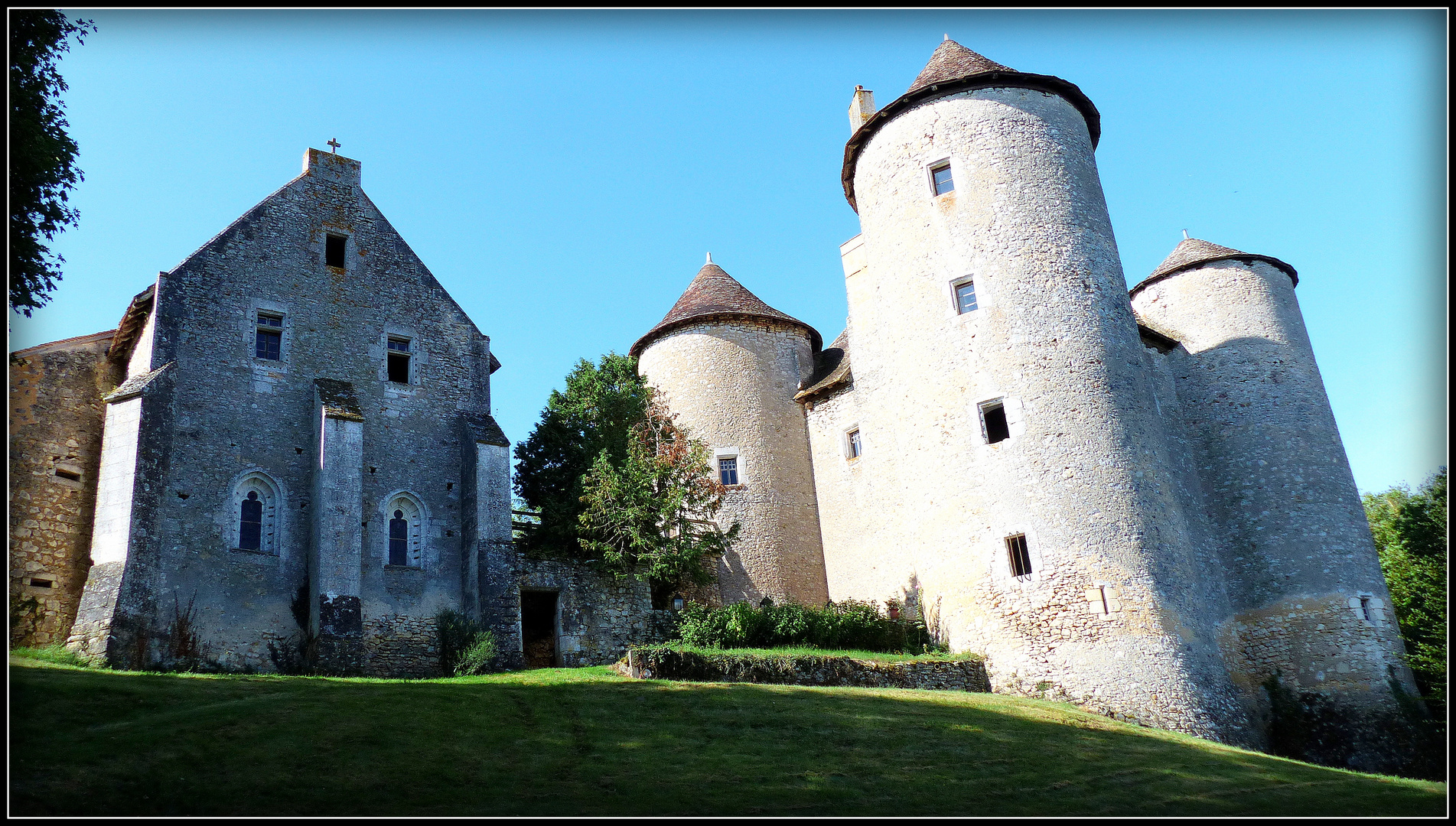 CHÂTEAU - de - FORGES - 9 -  -  -