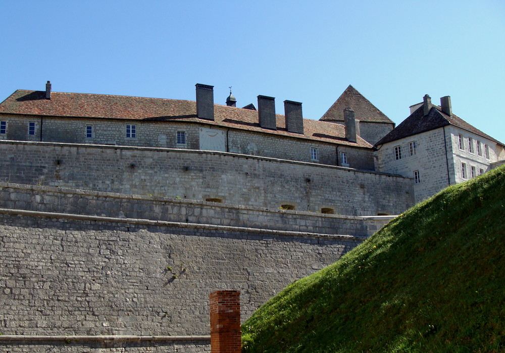 Château de Joux (F).03