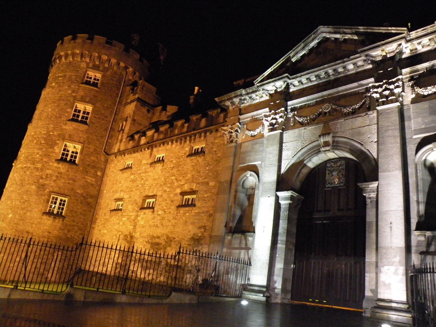 Château de Kilkenny de nuit Irlande