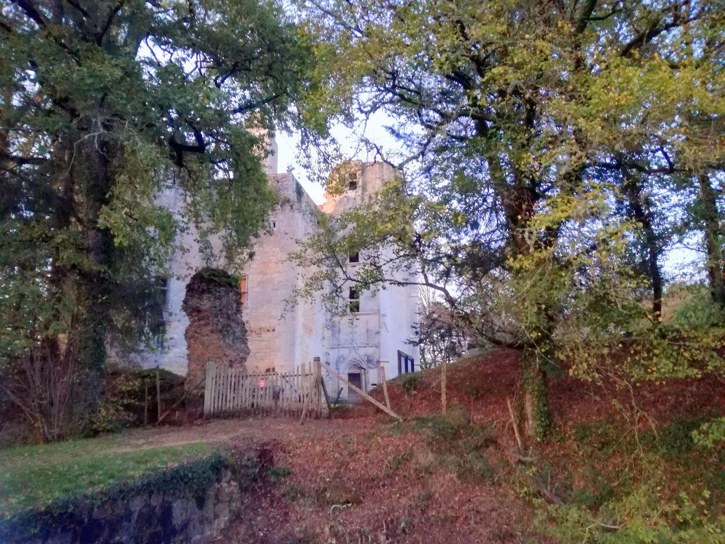 Château de l'Herm, au couchant ... Dordogne