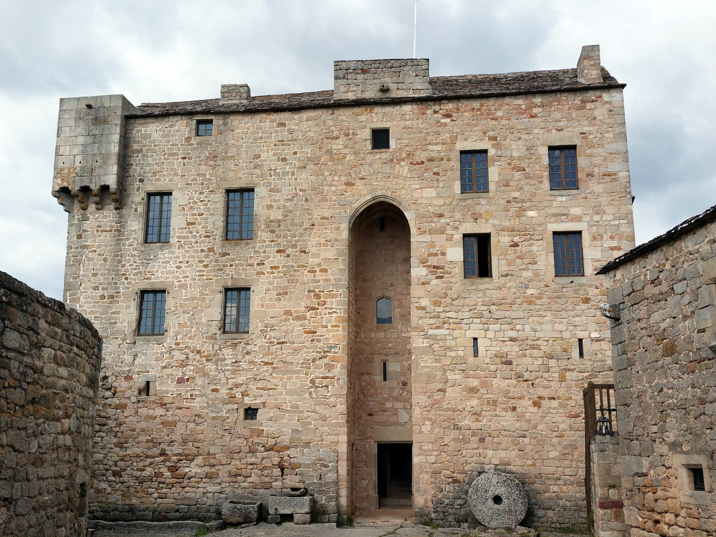 Château de Montaigut dans l'Aveyron....